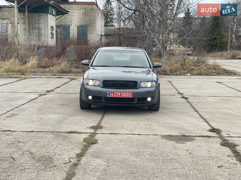 Седан Audi A4 2003 в Надворной