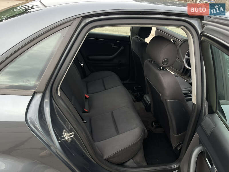 Седан Audi A4 2003 в Надворной