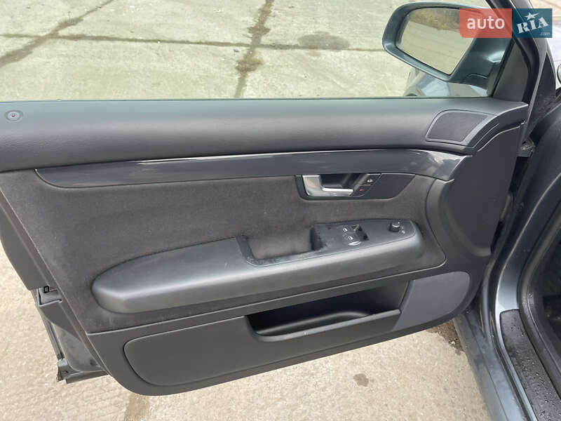 Седан Audi A4 2003 в Надворной