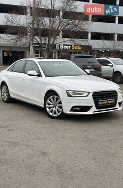 Седан Audi A4 2012 в Полтаві