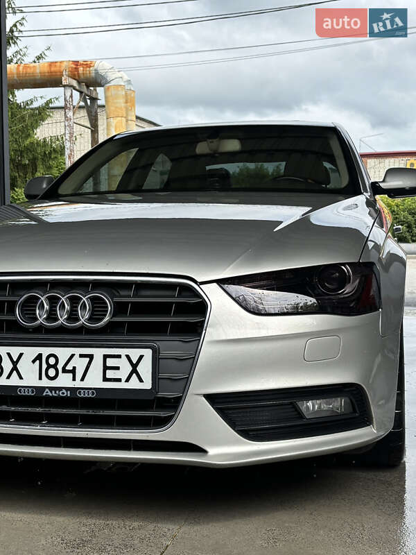 Седан Audi A4 2013 в Новояворовске