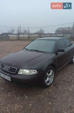 Седан Audi A4 1995 в Глухове
