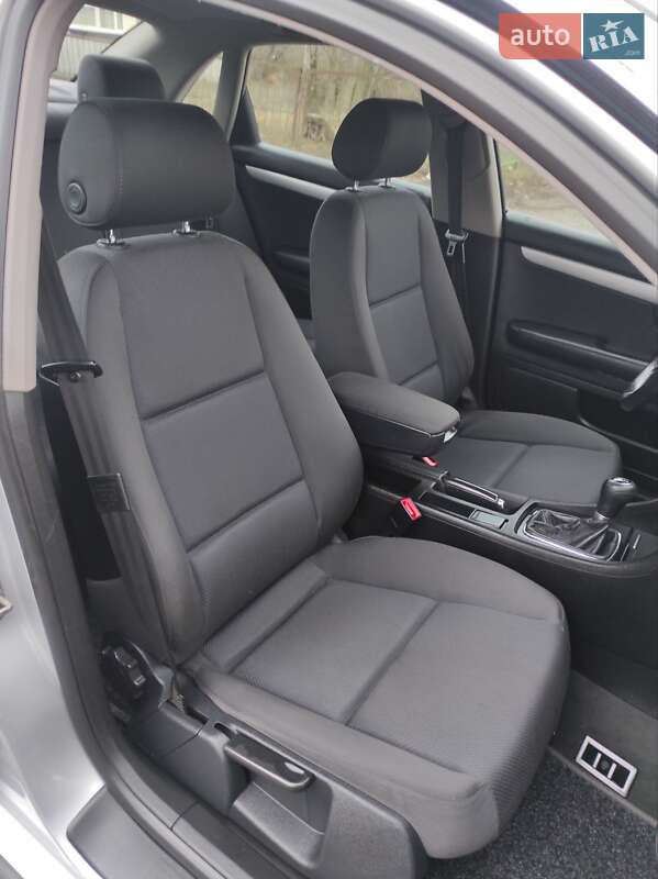 Седан Audi A4 2002 в Харькове