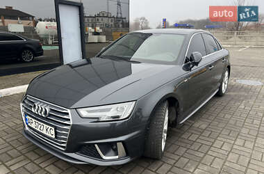 Седан Audi A4 2018 в Дніпрі