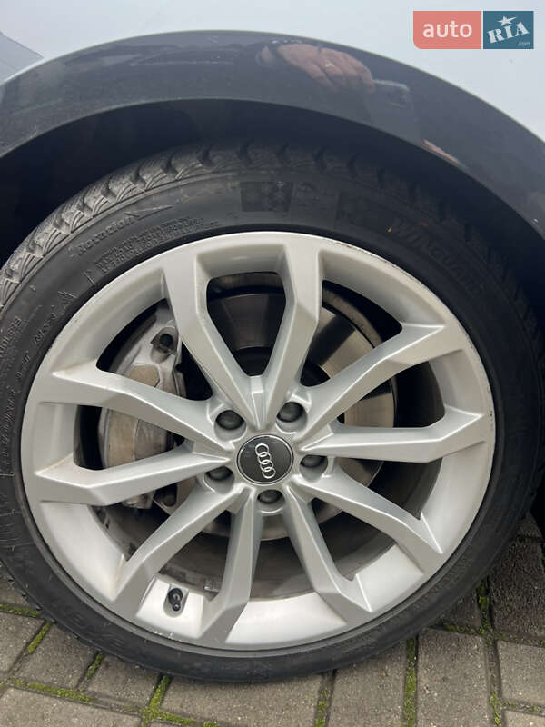 Седан Audi A4 2018 в Дніпрі