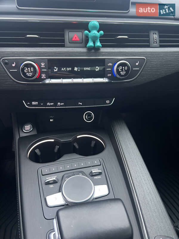 Седан Audi A4 2018 в Дніпрі
