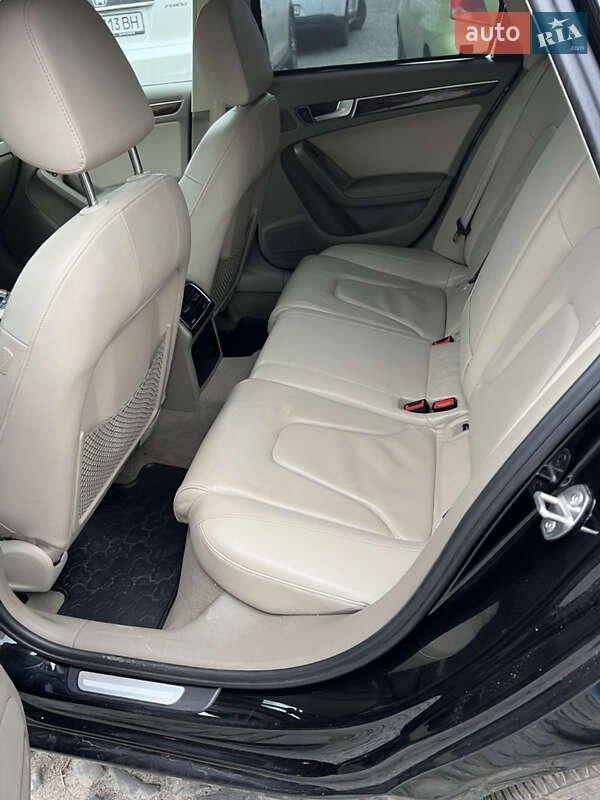 Седан Audi A4 2010 в Луцке