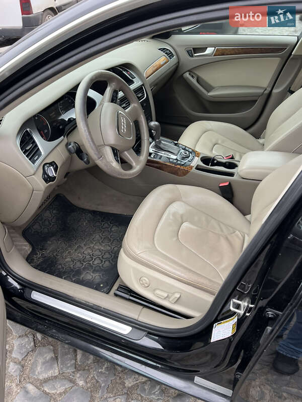 Седан Audi A4 2010 в Луцке