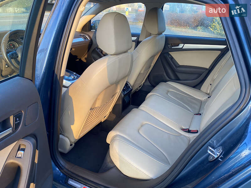 Седан Audi A4 2014 в Львове