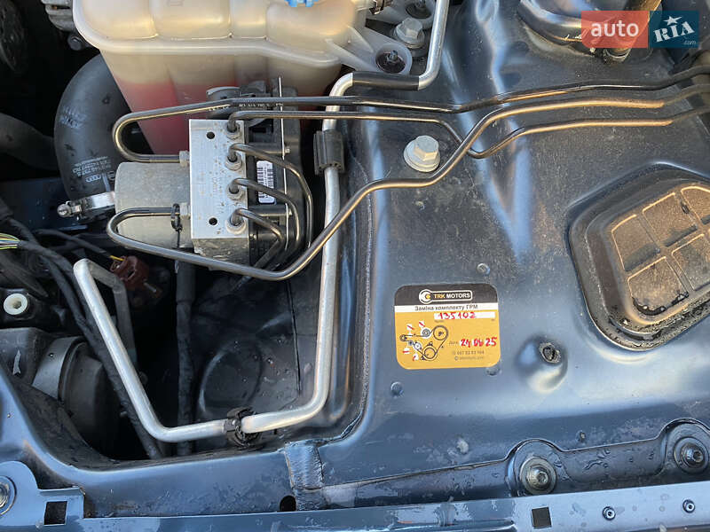 Седан Audi A4 2014 в Львове