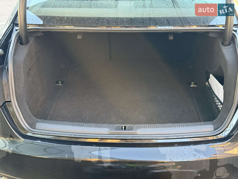 Седан Audi A4 2014 в Киеве