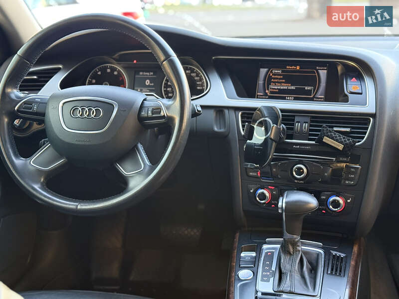 Седан Audi A4 2014 в Киеве