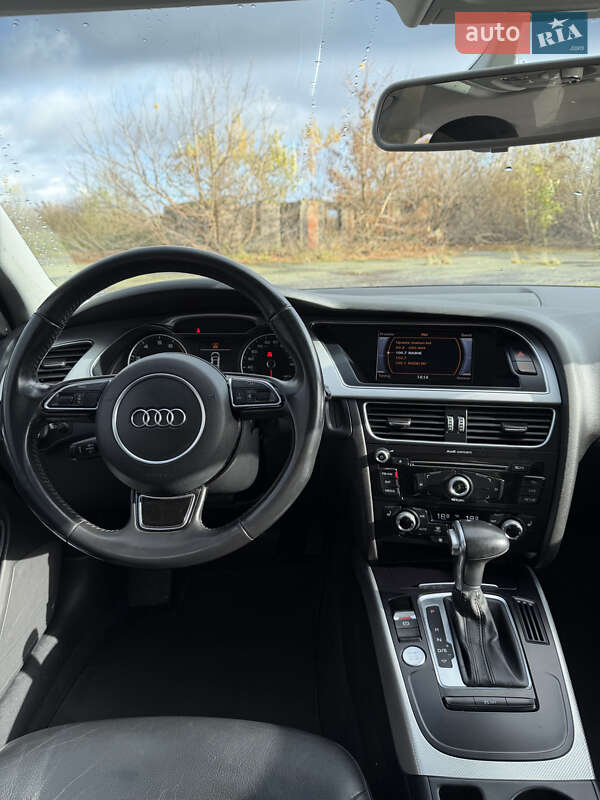 Седан Audi A4 2015 в Звягеле