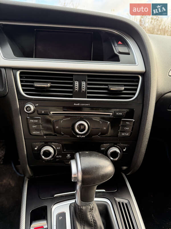 Седан Audi A4 2015 в Звягеле