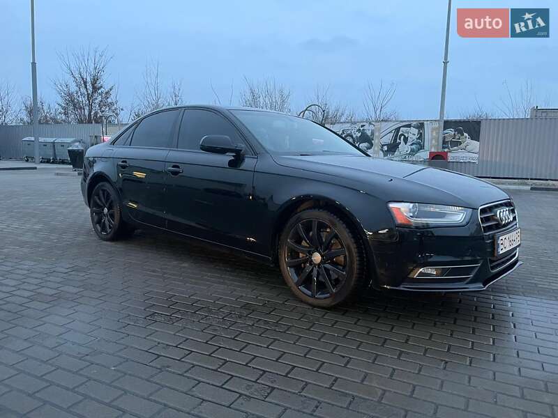 Седан Audi A4 2012 в Киеве