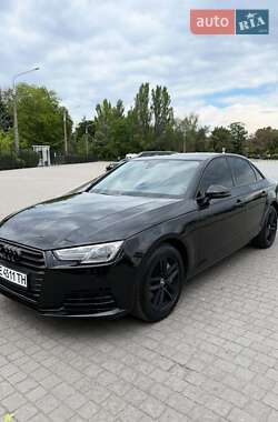 Седан Audi A4 2015 в Львове