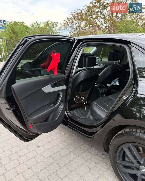 Седан Audi A4 2015 в Львове