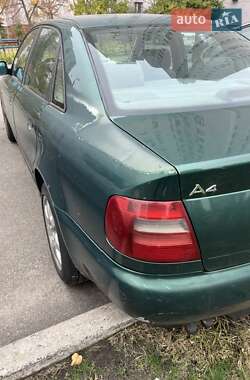 Седан Audi A4 2001 в Киеве