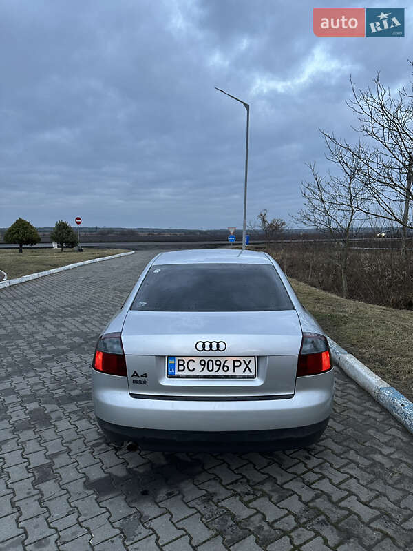 Седан Audi A4 2002 в Жовкве