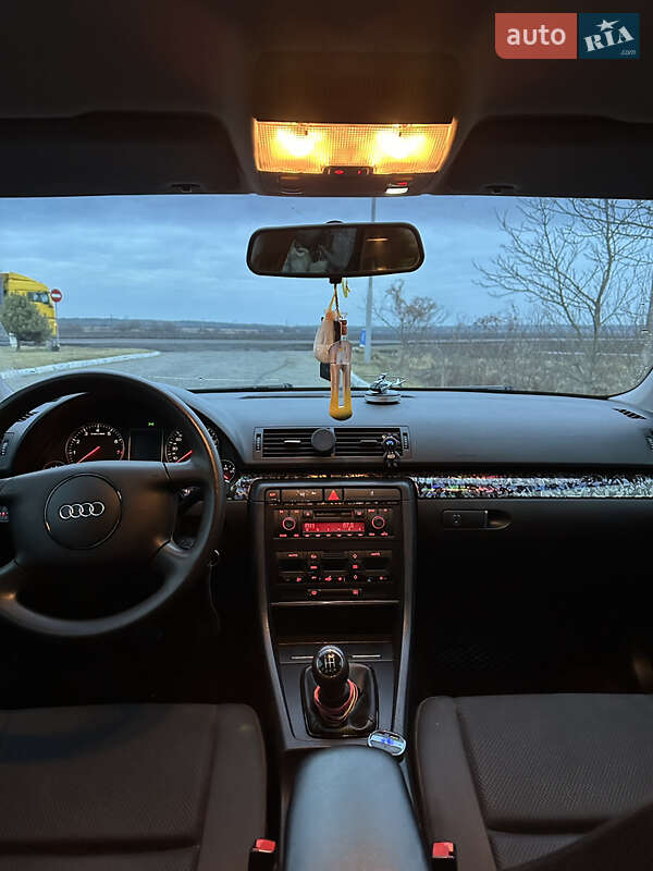 Седан Audi A4 2002 в Жовкве