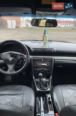 Седан Audi A4 1999 в Глыбокой