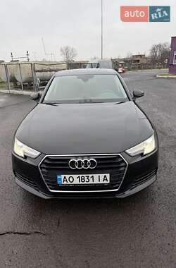 Седан Audi A4 2016 в Мукачевому
