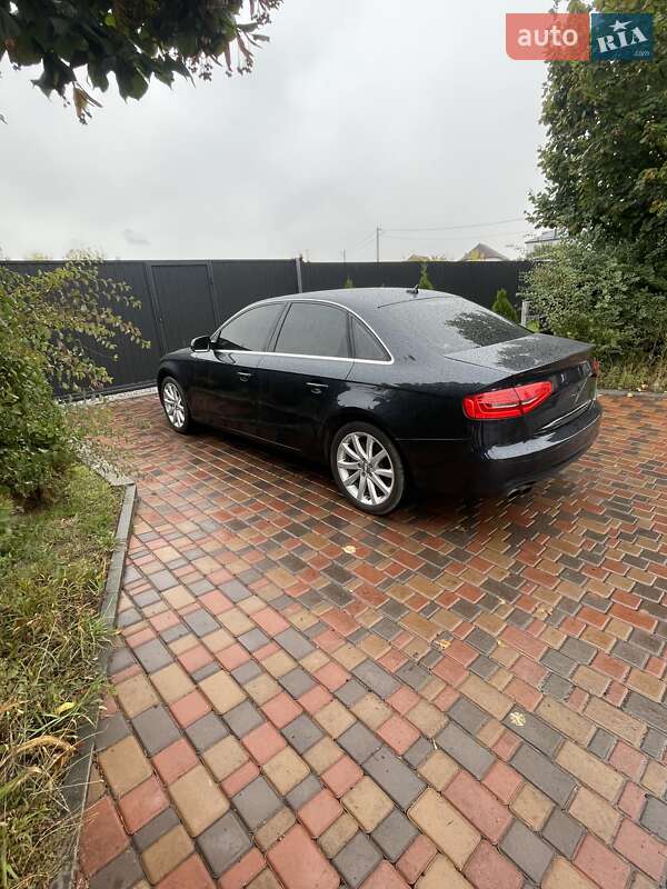 Седан Audi A4 2013 в Киеве
