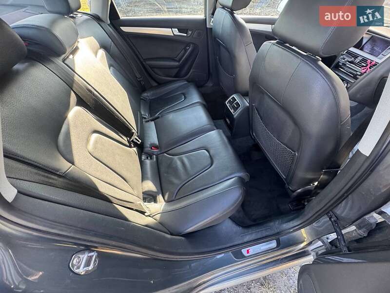Седан Audi A4 2013 в Львове
