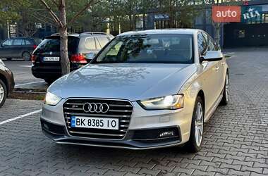 Седан Audi A4 2014 в Ровно