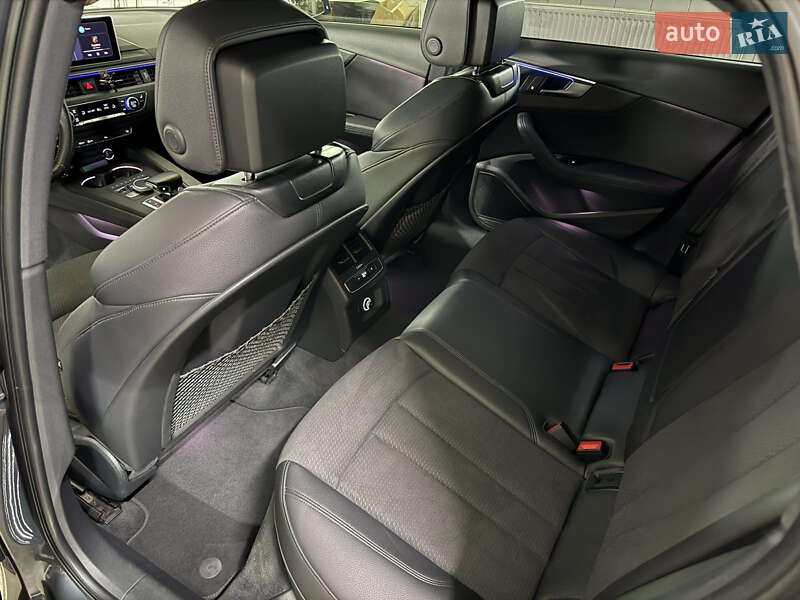 Седан Audi A4 2017 в Львове