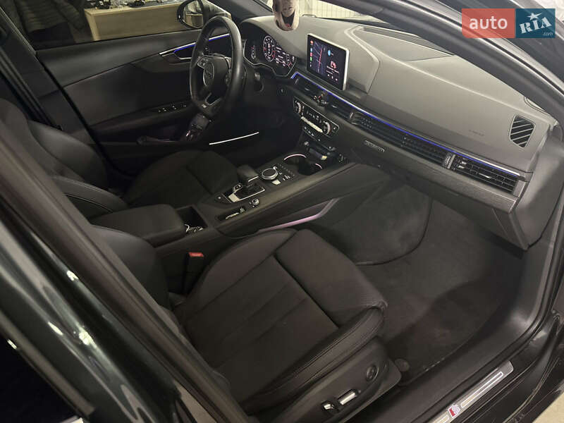 Седан Audi A4 2017 в Львове