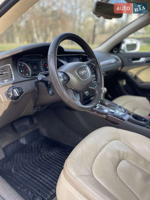Седан Audi A4 2014 в Львове
