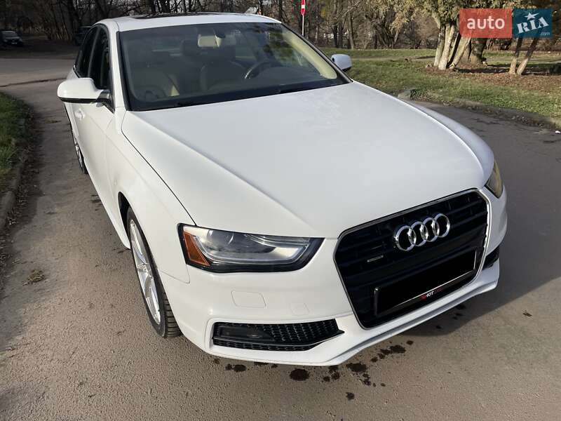 Седан Audi A4 2014 в Львове