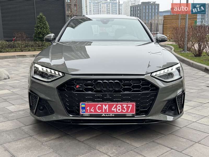 Седан Audi A4 2022 в Киеве