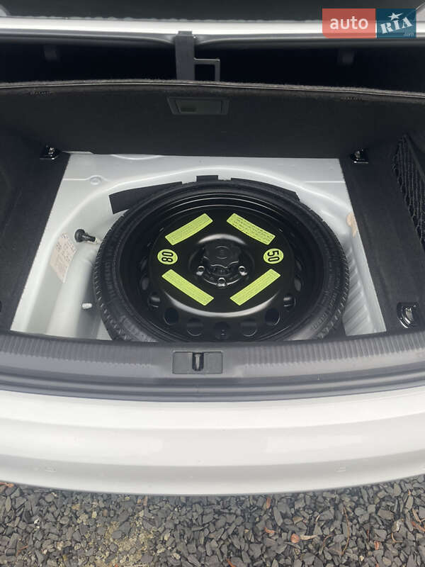 Седан Audi A4 2014 в Луцке