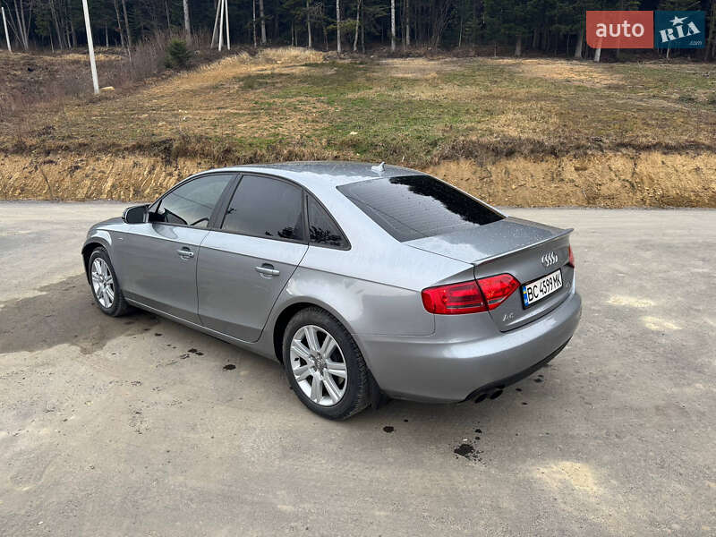 Седан Audi A4 2009 в Сходнице