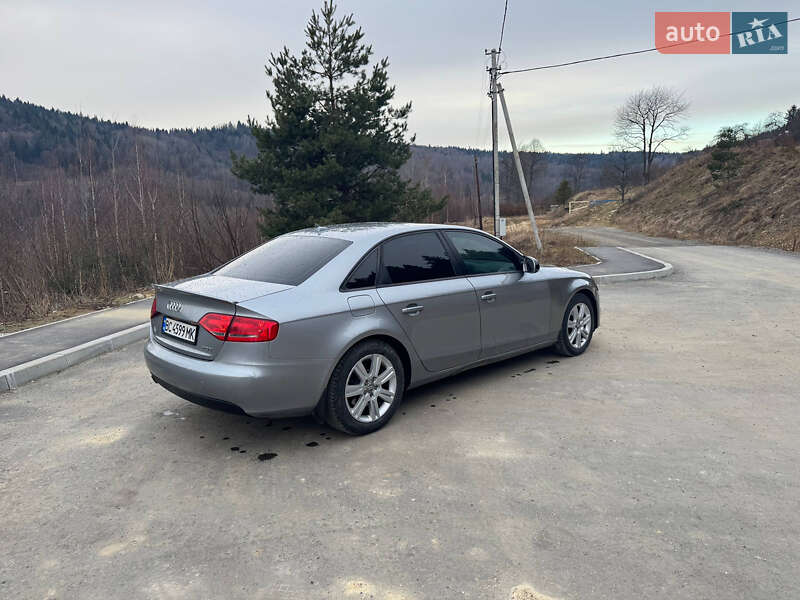 Седан Audi A4 2009 в Сходнице