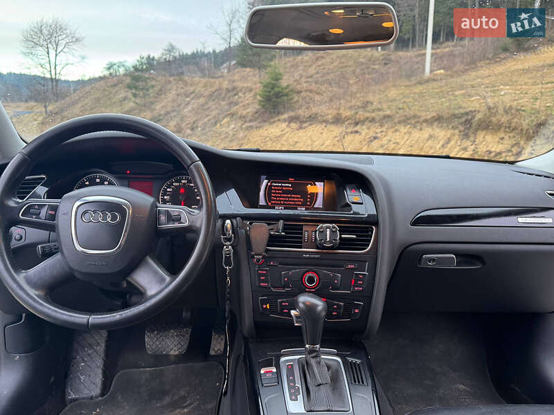 Седан Audi A4 2009 в Сходнице