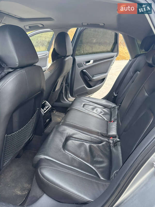 Седан Audi A4 2009 в Сходнице