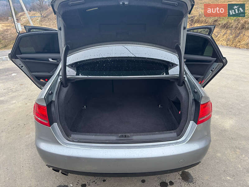 Седан Audi A4 2009 в Сходнице