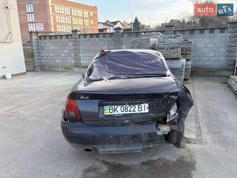 Седан Audi A4 1996 в Ровно