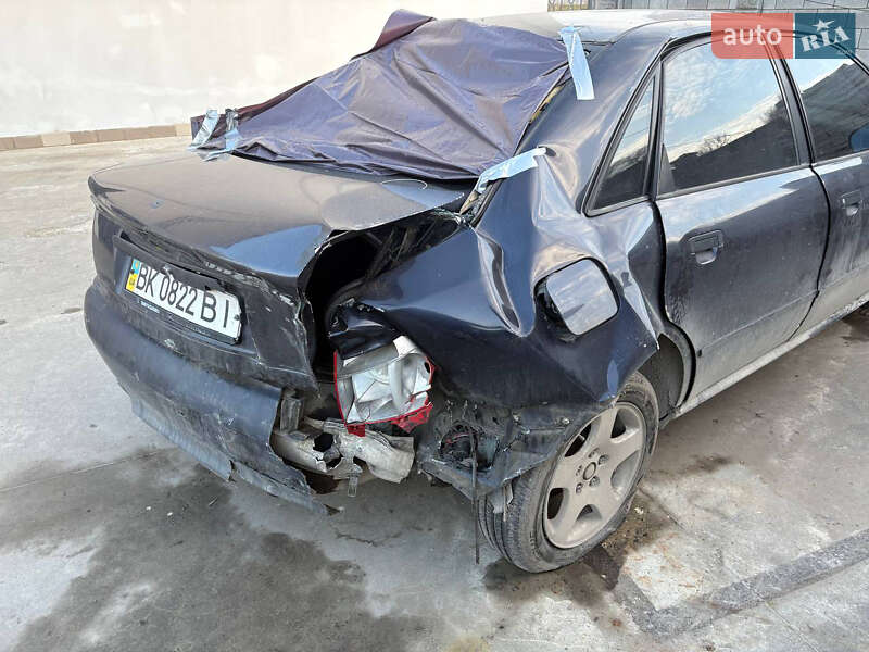Седан Audi A4 1996 в Ровно