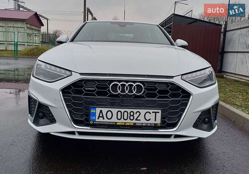 Седан Audi A4 2022 в Ужгороде