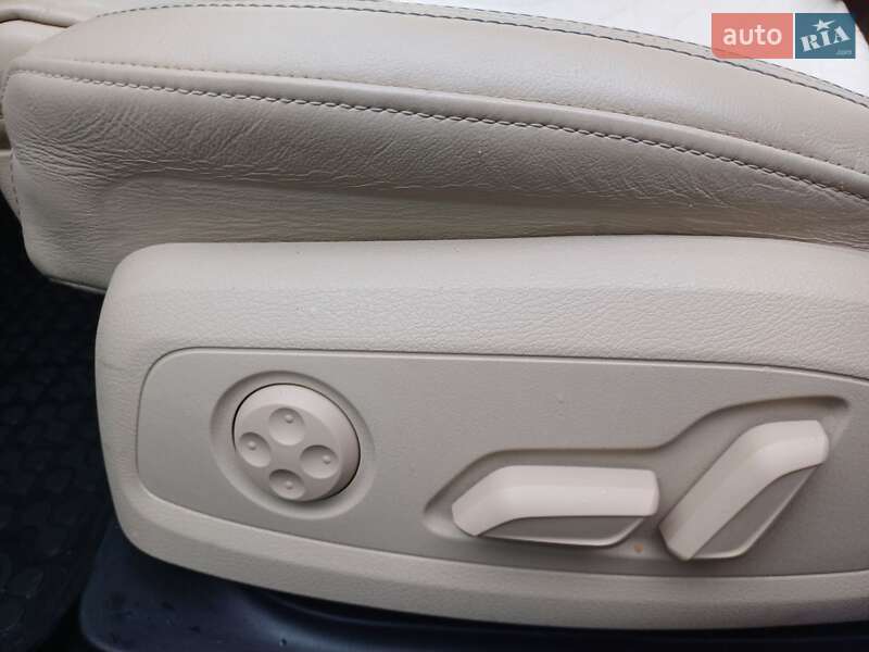 Седан Audi A4 2022 в Ужгороде