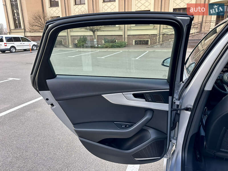 Седан Audi A4 2018 в Киеве