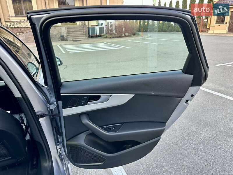 Седан Audi A4 2018 в Киеве