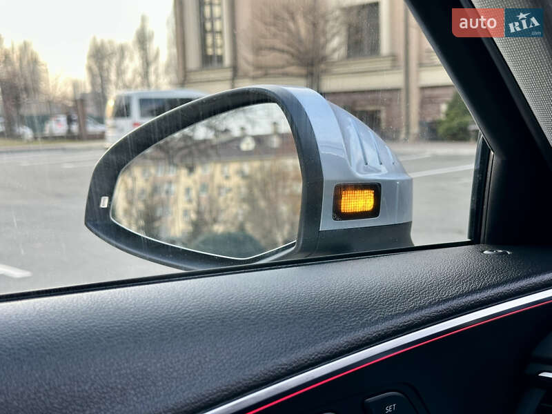 Седан Audi A4 2018 в Киеве