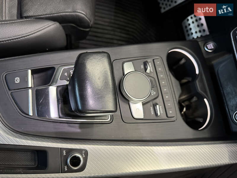 Седан Audi A4 2016 в Киеве