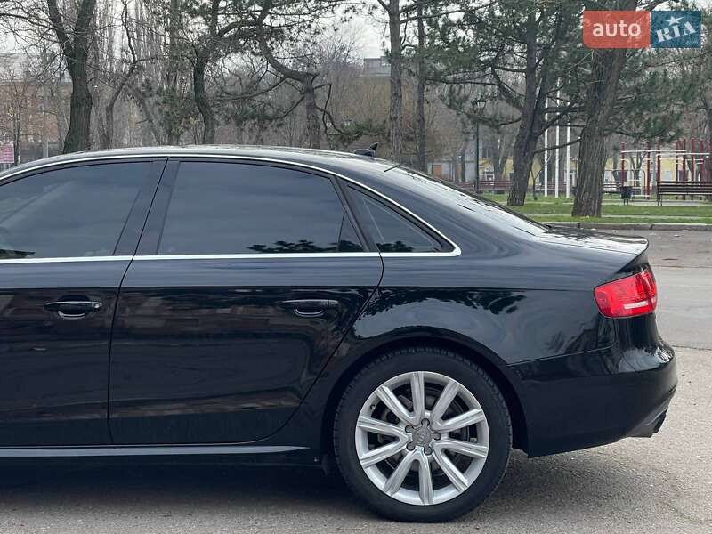 Седан Audi A4 2011 в Николаеве