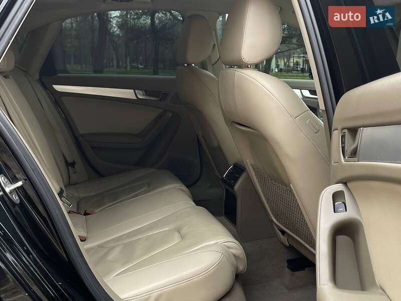 Седан Audi A4 2011 в Николаеве
